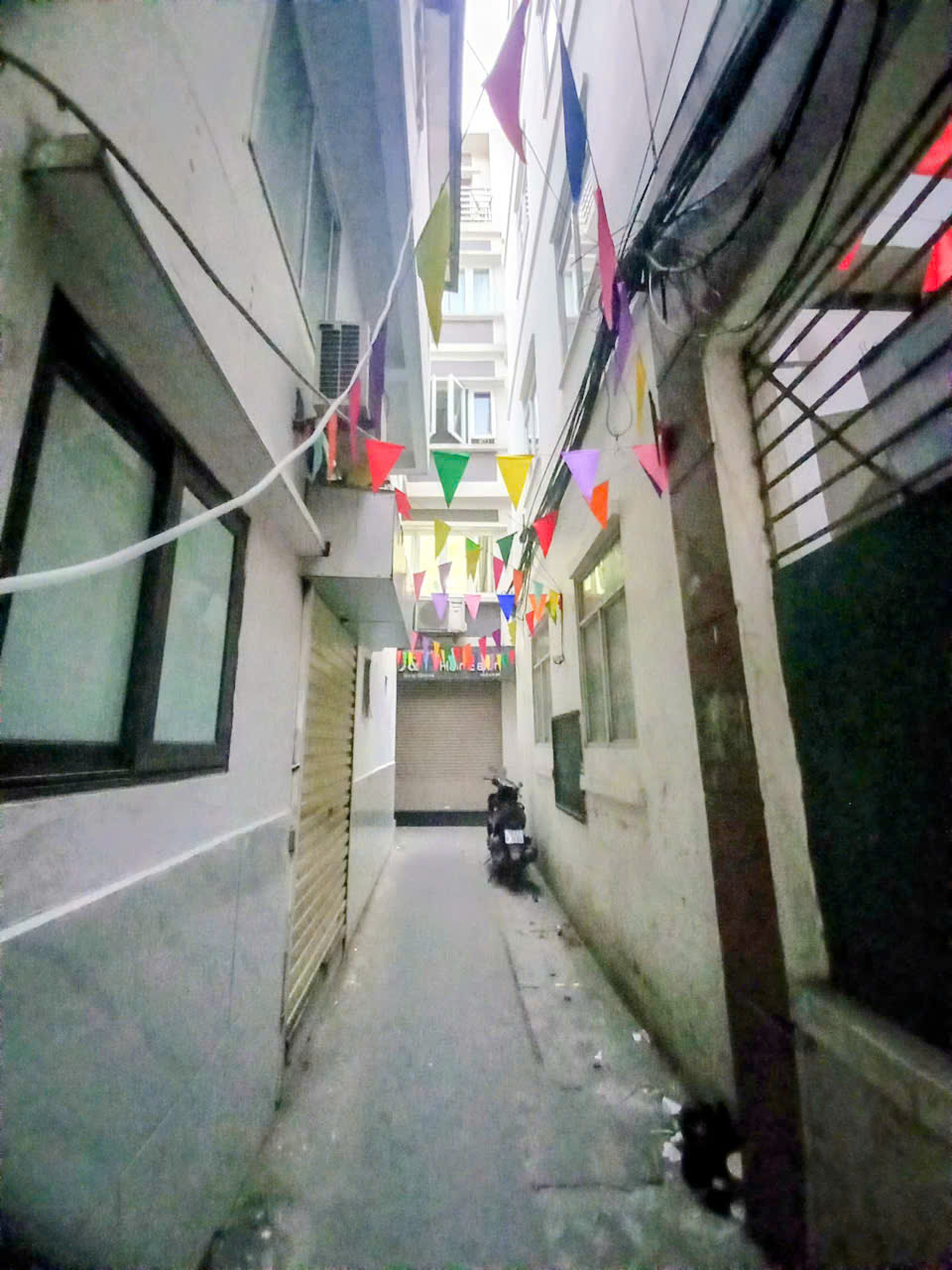 Bán nhà ngõ Kim Mã sát mặt đường